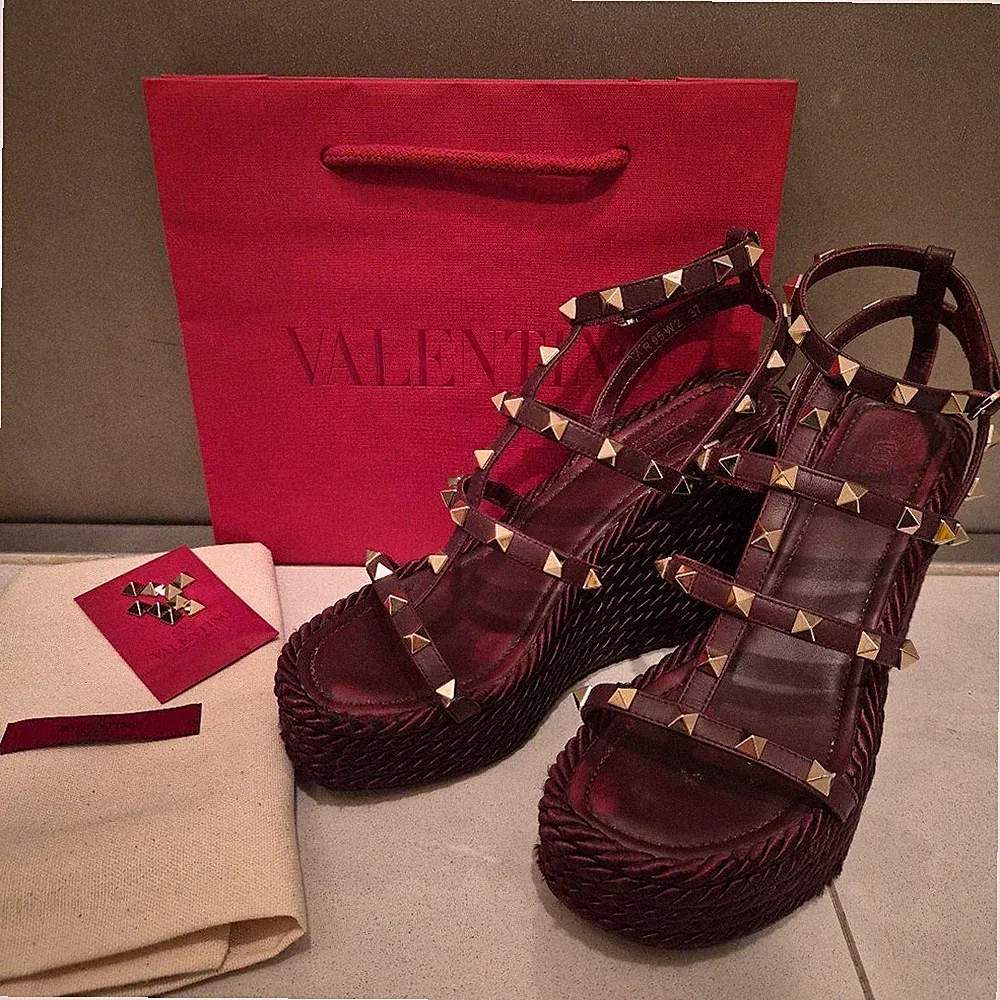 VALENTINO Rockstud Gladiator Keilabsatz Sandalen EU 37 US 7 Rot Leder Damen
