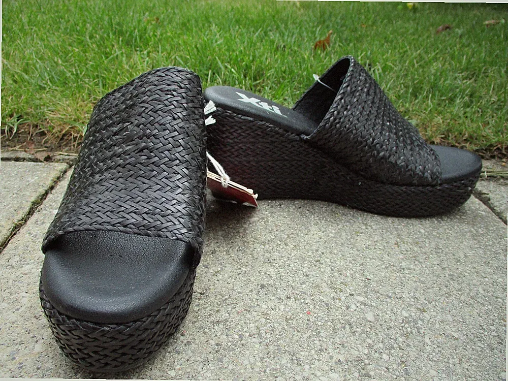 Vegan Keilabsatz Plateau-Clogs mit Flecht Design Gr.40