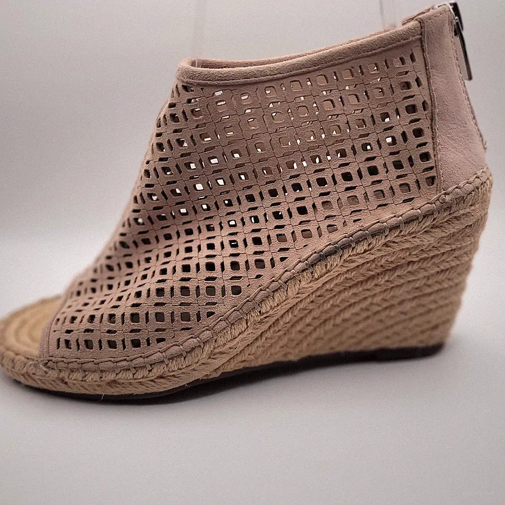 VINCE CAMUTO Size 6 Lereena Wedge Leather Espadrille Platform Open Toe Sandal