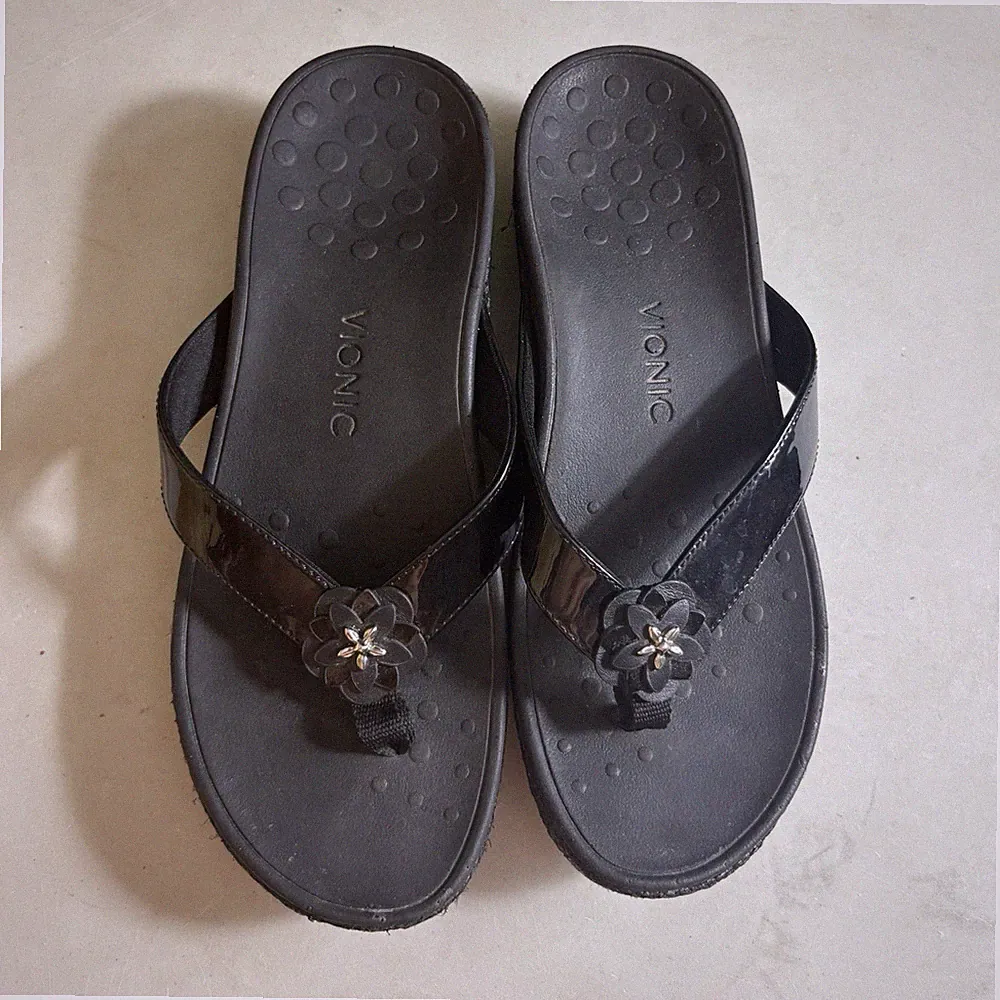 Vionic Black Mimi Wedge Sandals US 10 Floral Detail Thong Flip Flop Classic