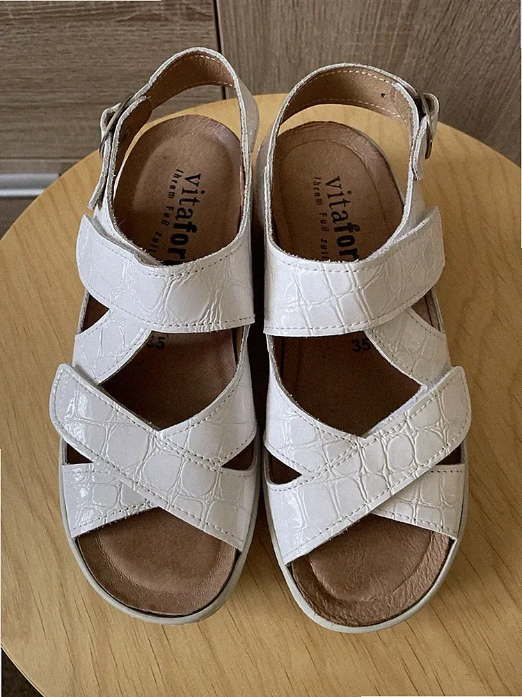 Vitaform Sandalette echt Leder Gr. 35 Weiß Softlackleder Krokoprägung Keilabsatz