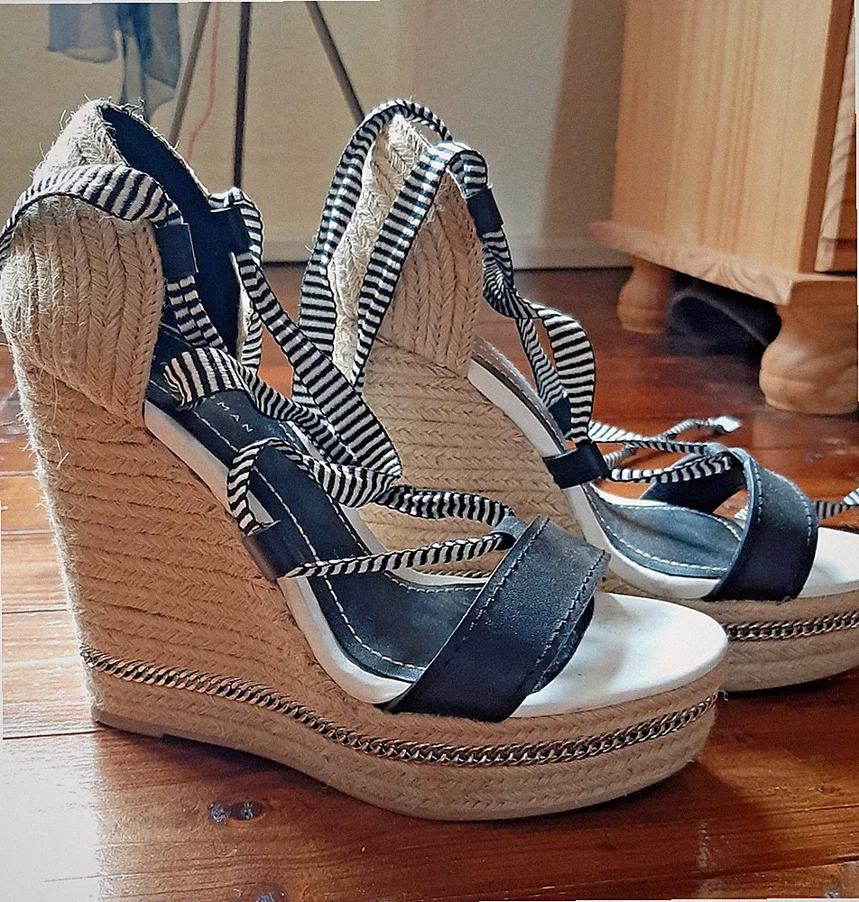 Wedges, Sandalen mit Keilabsatz Gr. 36
