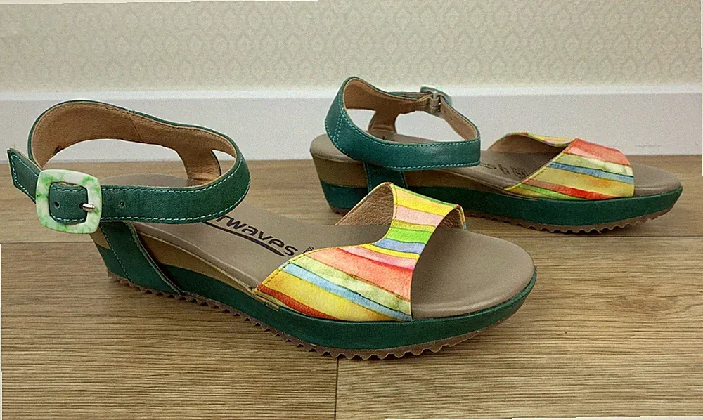 wie NEU! SOFTWAVES Gr. 37 Sandalen Leder grün bunt Sandaletten Keilabsatz a6
