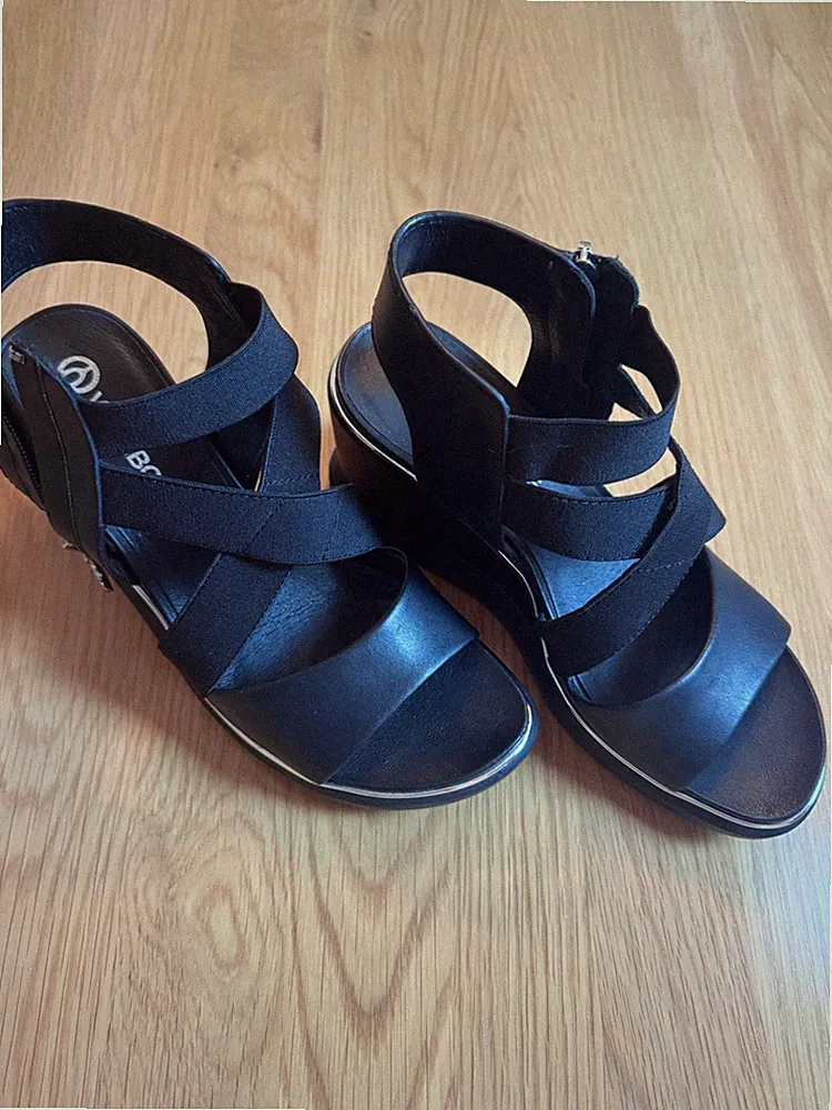 Wishbone Collection Black Leather Paola Strappy Platform Sandals WM 8