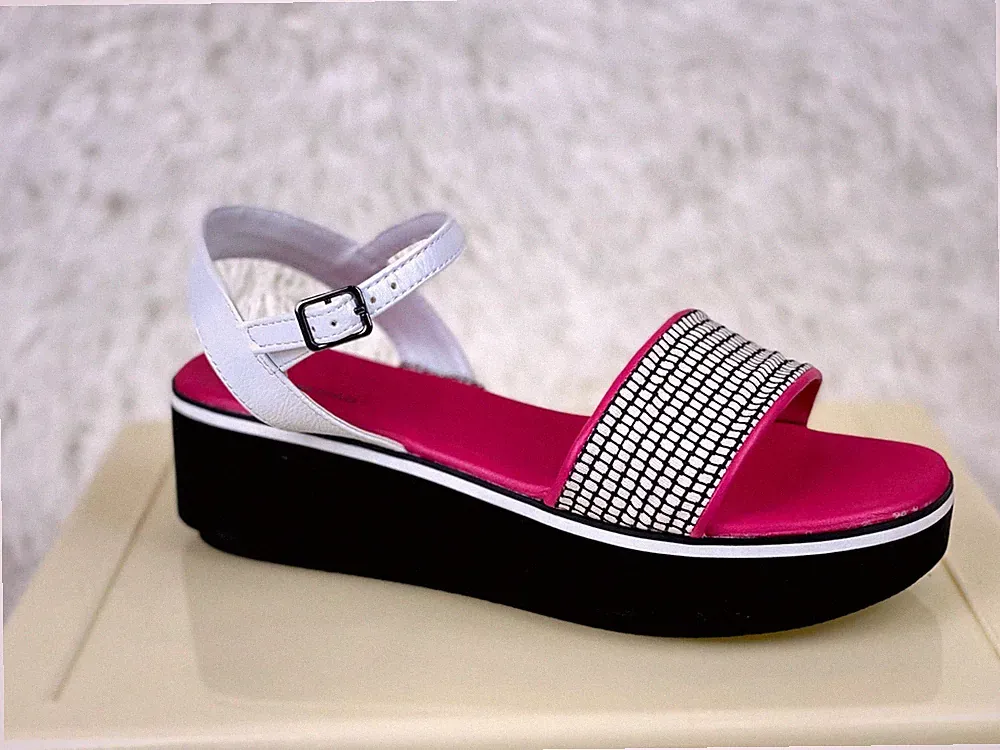 Women's Skechers WHITE PINK Wedge Heel Ankle Strap Platform Sandals Size 9
