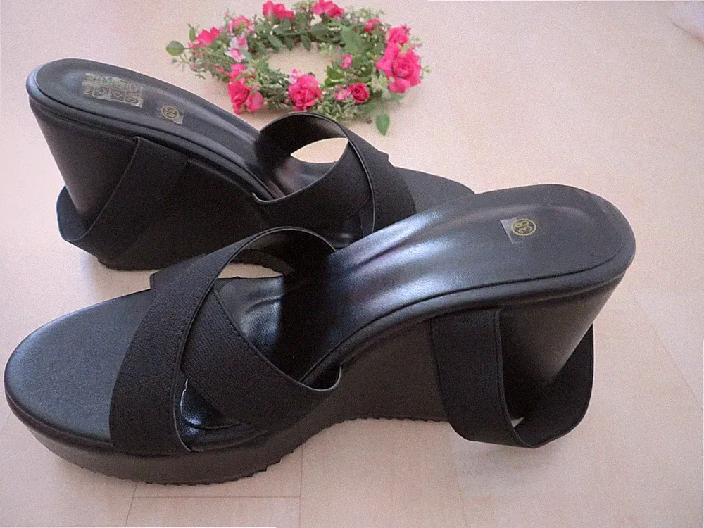 Wunderschöne Damensandaletten mit Keilabsatz 10 cm, Gr. 38 - NEU