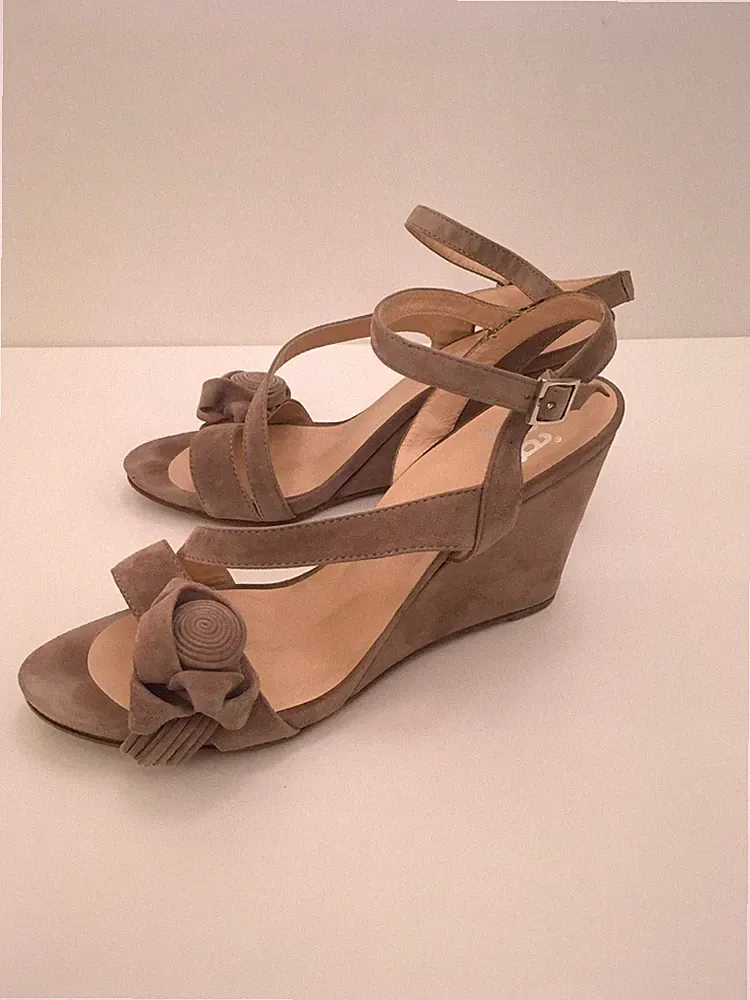 XSA Luxus Sandalen Beige Wildleder Keilabsatz neuwertig Gr.41
