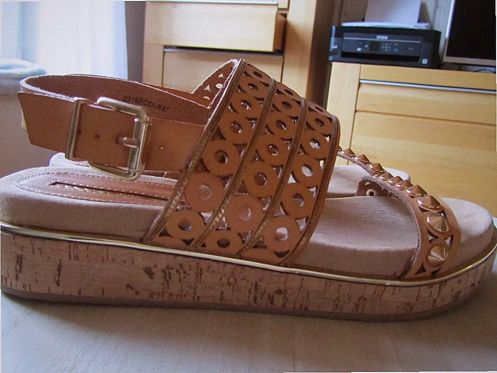 XXX MARIAMARE 38 Sandalen Kunstleder Nieten goldfarbig cognac braun Maria Mare