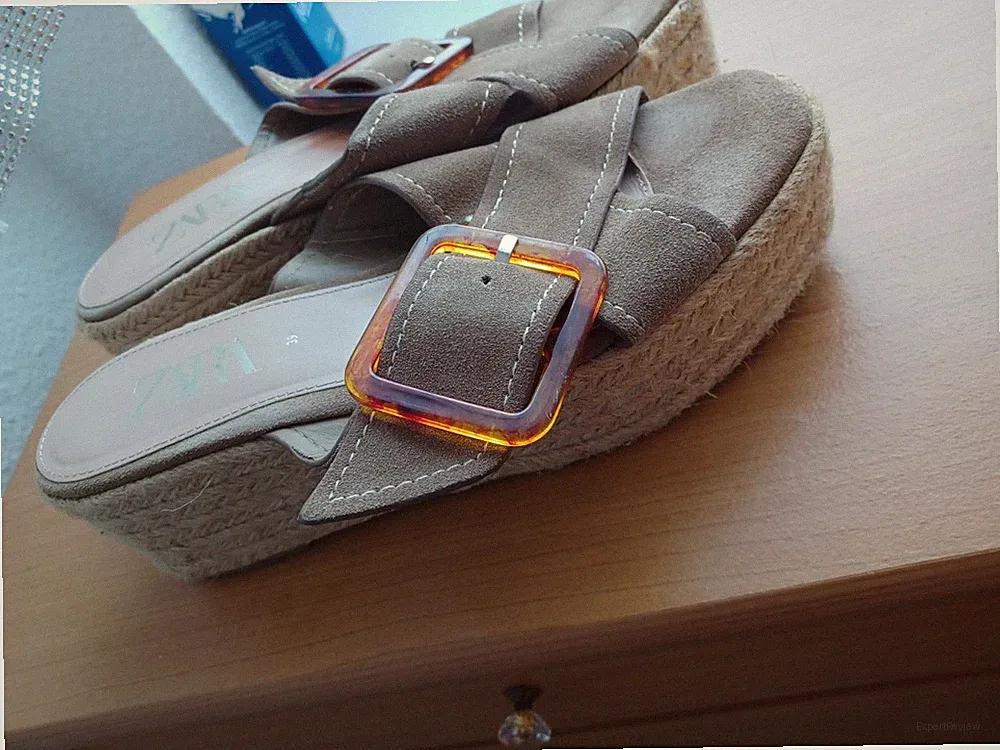 Zara Damen Mules Sandalen Keilabsatz Leder Beige Schnalle EU 39