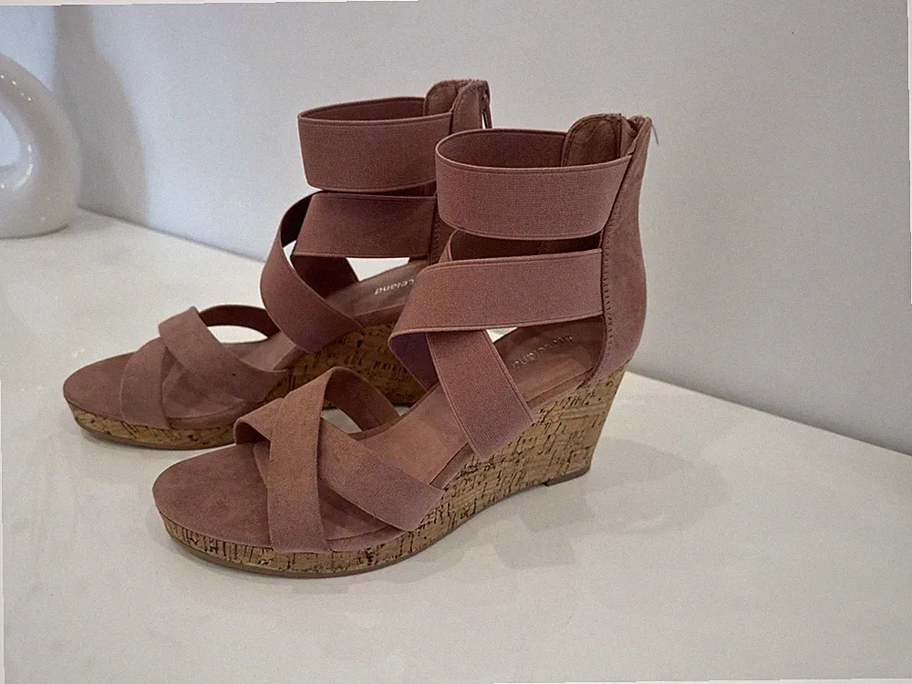 Zartrosa Schuhe mit Keilabsatz *Gr. 38* NEU