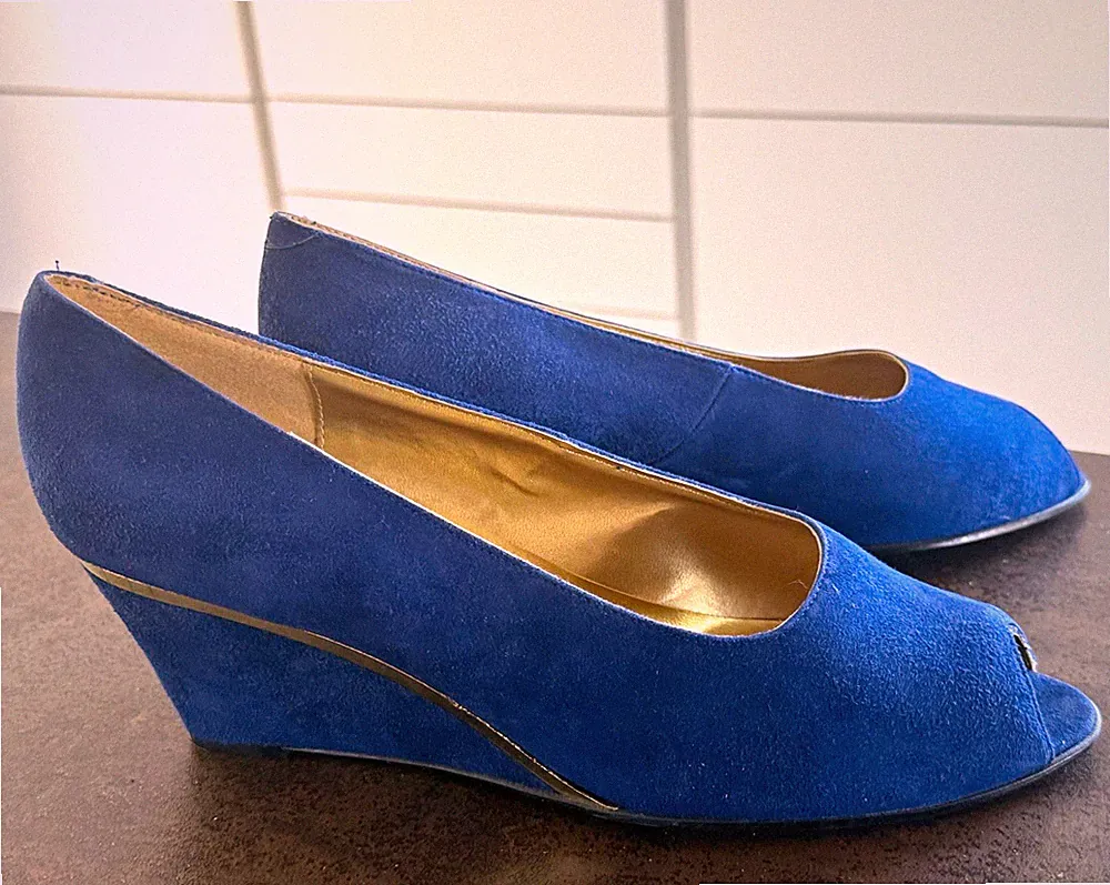 Zealande Vintage Peep-Toe Keilpumps Gr. 43 – Leder – Royalblau – 7 cm