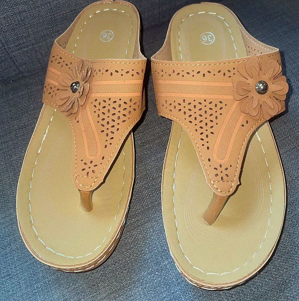 Zehentrenner, Flip Flops, Größe 36, Keilabsatz, Schuhe, beige , Neu