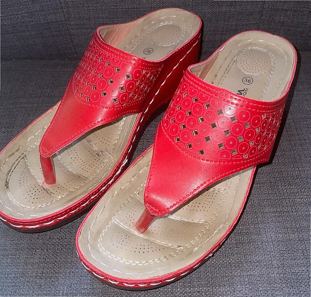 Zehentrenner, Flip Flops, Größe 36, Keilabsatz, Schuhe, rot