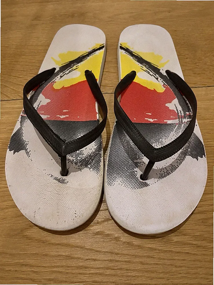 Zehentreter schwarz rot gold Gr. 41 42 Riemen und Sohle Gummi Deutschland Motiv
